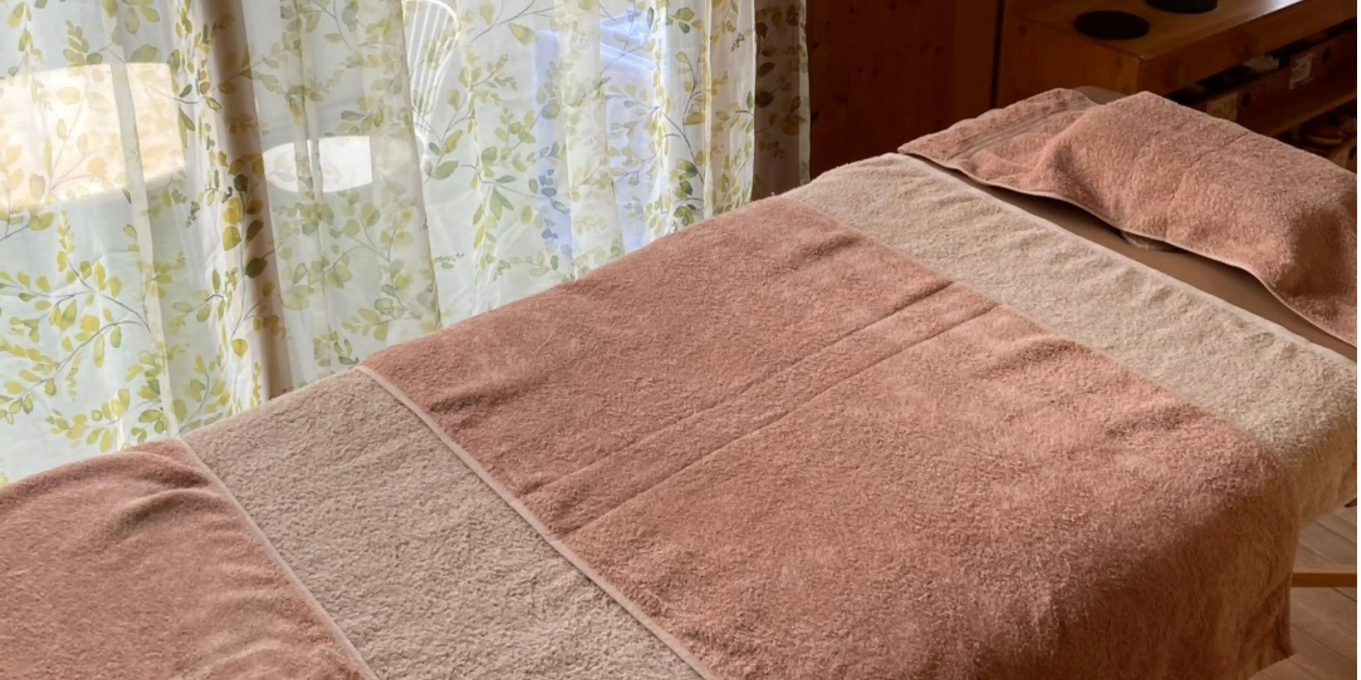 ほっこり日和のひとやすみ - 木のぬくもりを感じるサロン空間